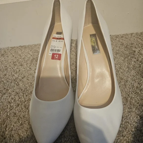 INC International Concepts White Heels - Picture 3 of 6